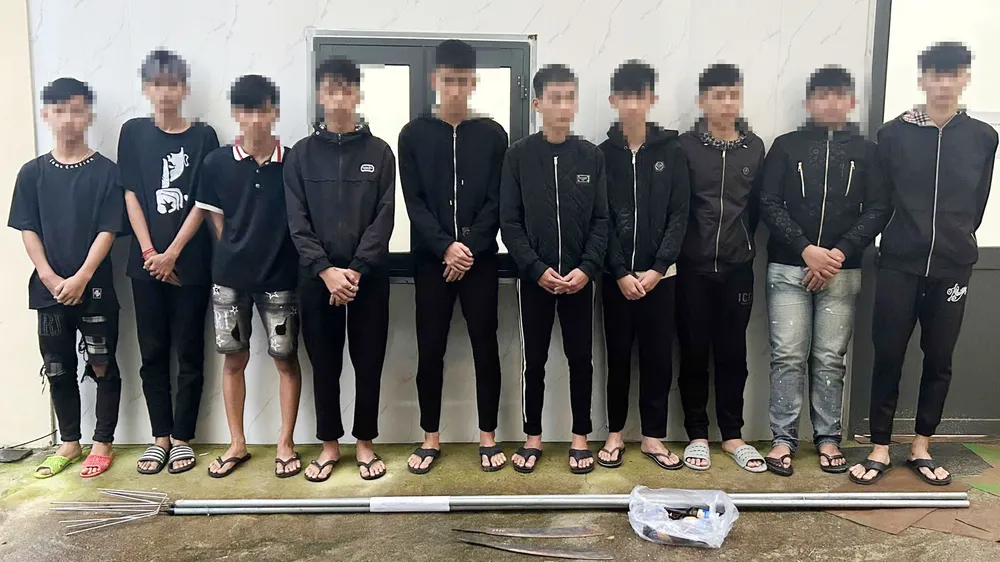 Bắt giữ 10 thanh thiếu niên mang hung khí hỗn chiến trong đêm