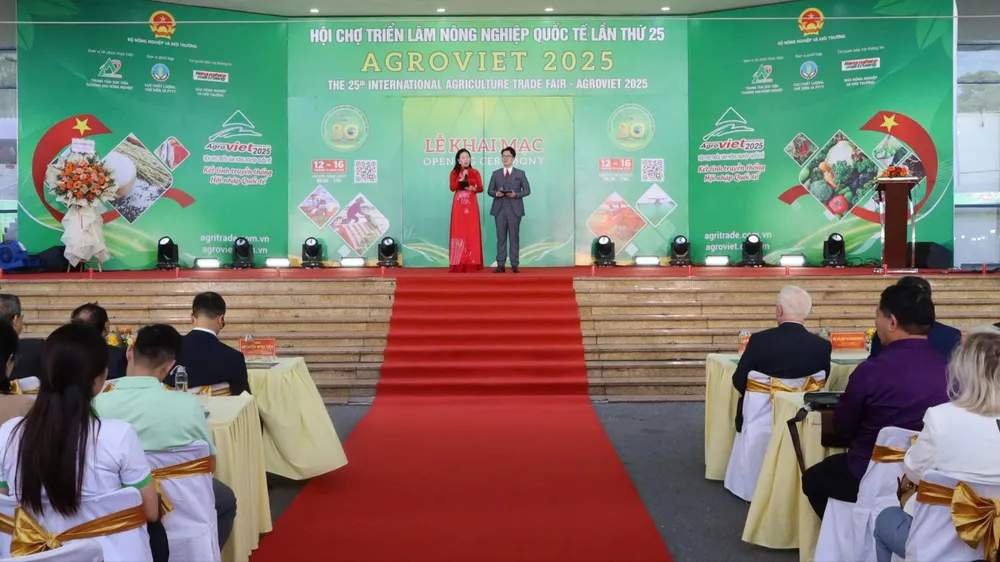 Quang cảnh lễ khai mạc Hội chợ AgroViet 2025 sáng 12-11