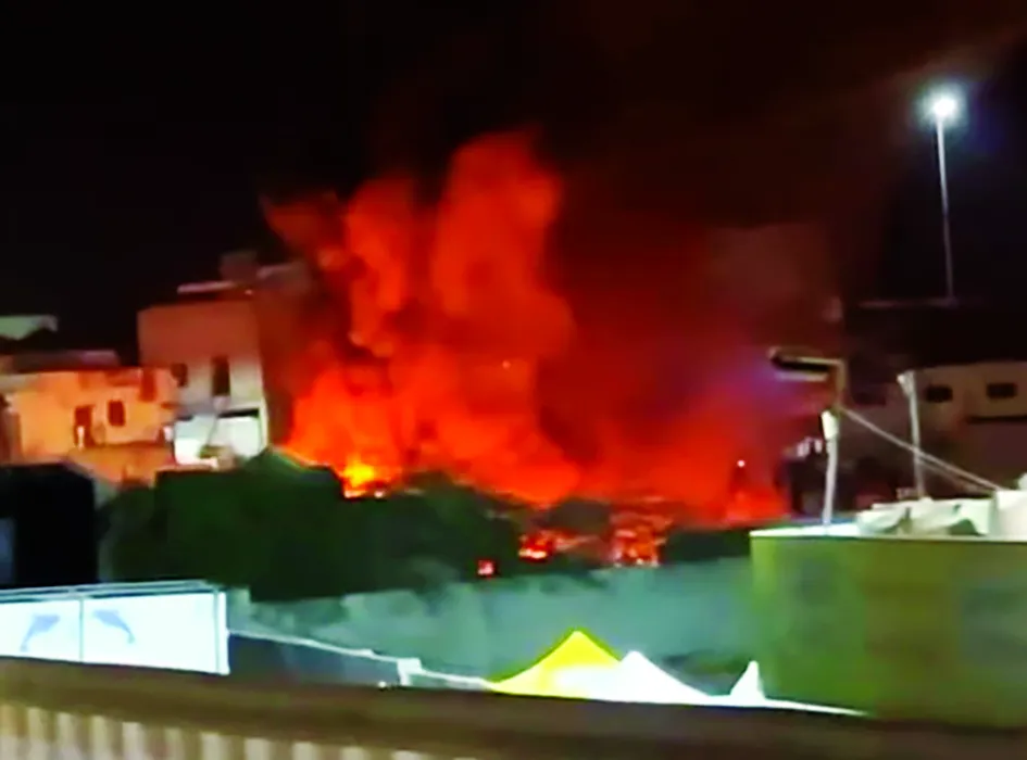 Ảnh chụp màn hình video cuộc không kích vào cảng Mukalla. Ảnh: THX