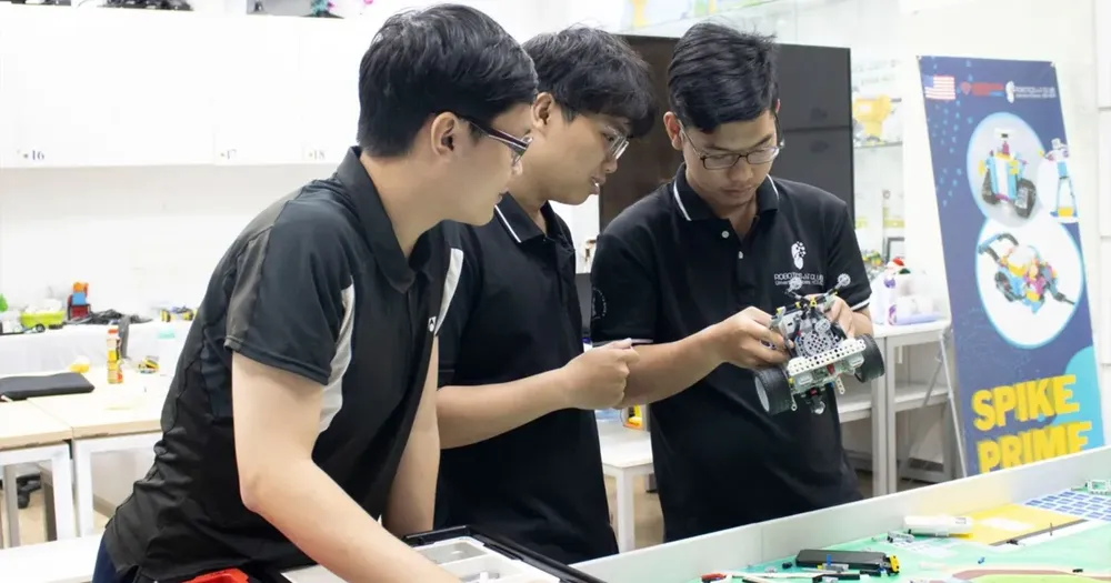 Sinh viên Trường ĐH Khoa học Tự nhiên (ĐH Quốc gia TPHCM) trong giờ học thực hành. Ảnh: THANH HÙNG