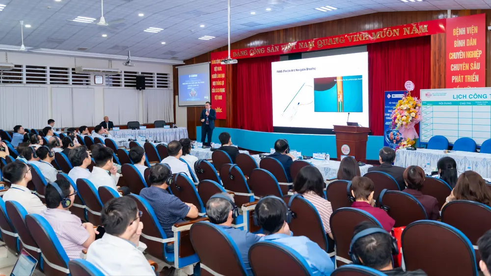 Các bác sĩ tham dự hội thảo 