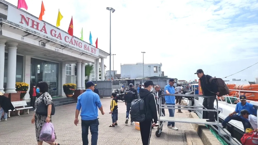 Lên phương án đưa người dân về đặc khu Lý Sơn đón tết trong trường hợp thời tiết xấu