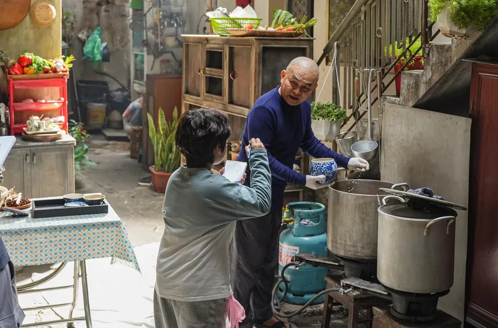 Phim Mùi phở mang đến câu chuyện quen thuộc về mâu thuẫn gia đình và khác biệt quan điểm sống. Ảnh: ĐPCC