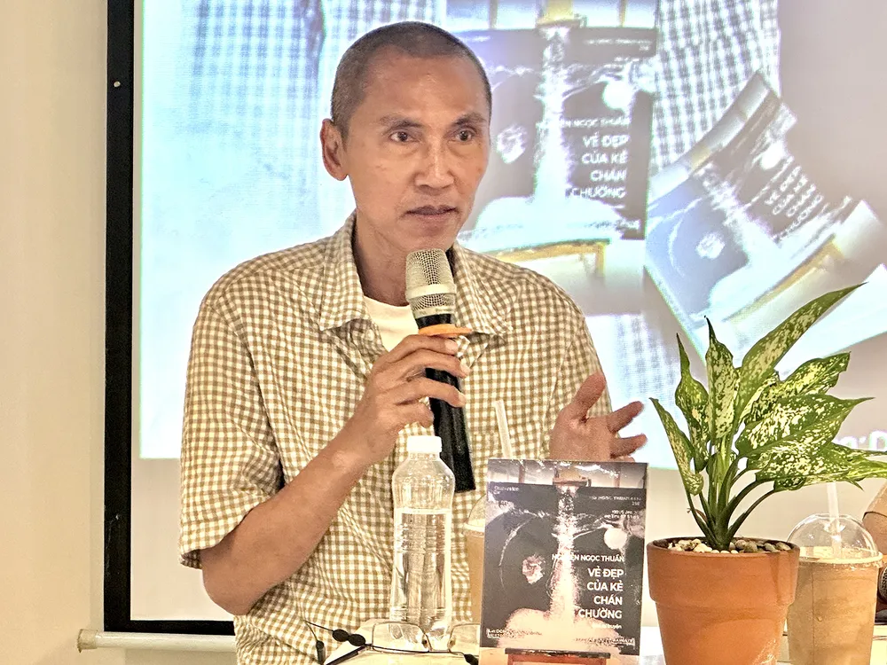 Nhà văn Nguyễn Ngọc Thuần và ấn phẩm mới nhất Vẻ đẹp của kẻ chán chường vừa được giới thiệu đến bạn đọc