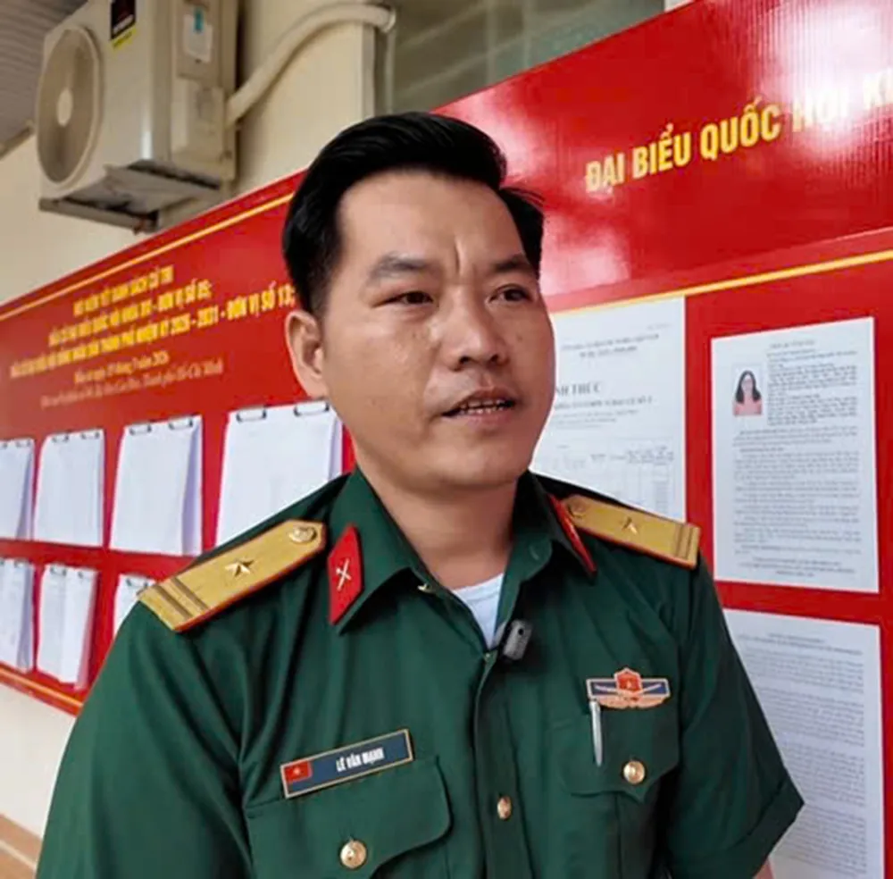 Thiếu tá Le Van Manh.jpg