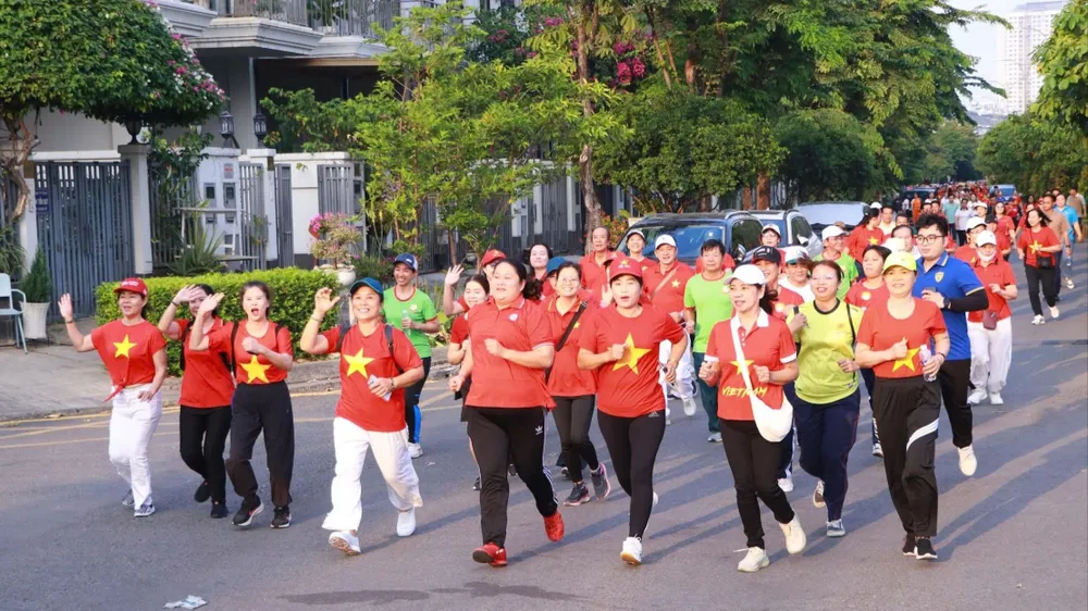 Hơn 500 người tham dự Ngày chạy Olympic tại phường Bình Trưng 