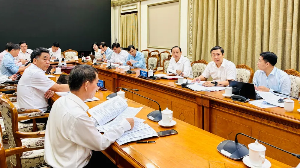 Phó Chủ tịch Thường trực HĐND TPHCM Nguyễn Văn Thọ chủ trì buổi làm việc