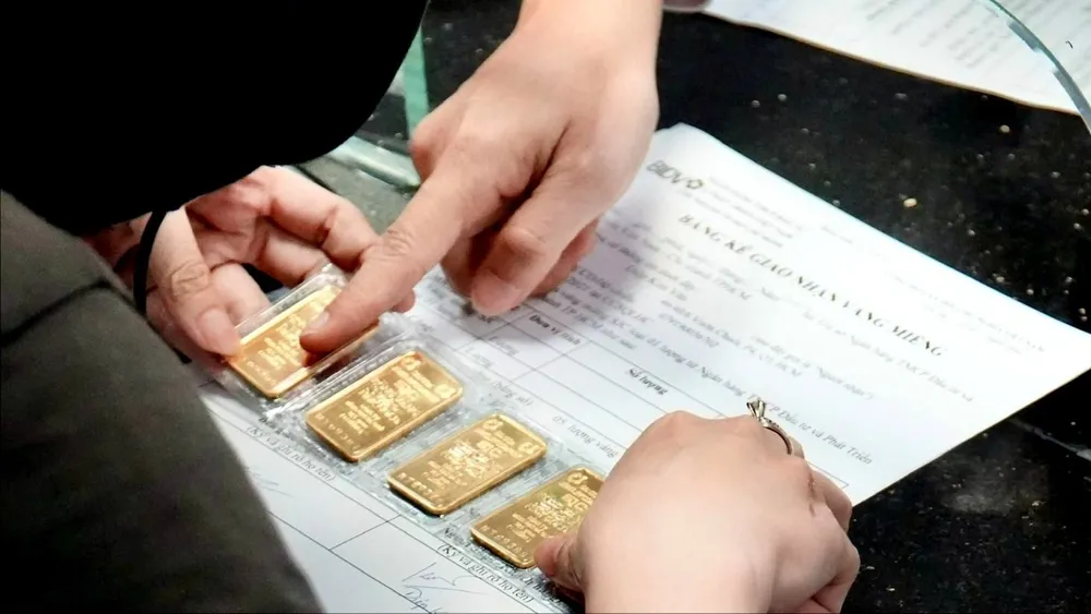 Sáng 9-4: Giá vàng giảm 3,5 triệu đồng/lượng