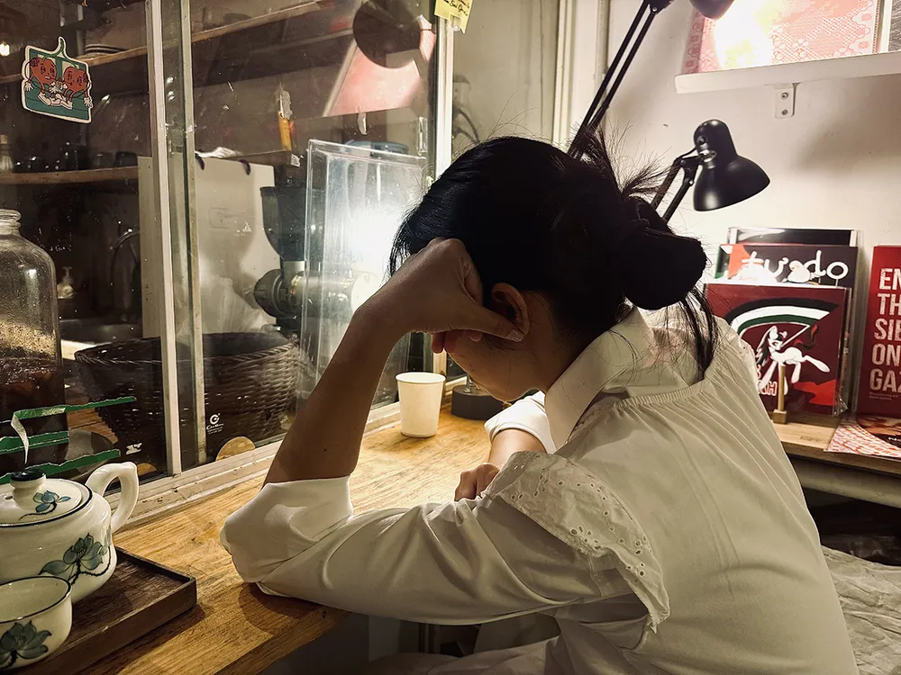 Chạy theo nhịp sống hối hả, tìm kiếm thành công khiến người trẻ dễ rơi vào trạng thái mỏi mệt, căng thẳng kéo dài