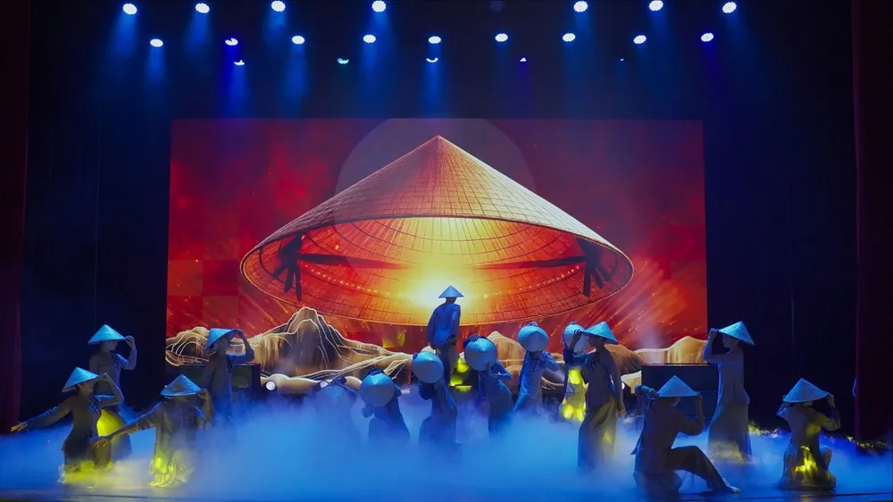 Biểu diễn chào mừng hội thảo khoa học quốc gia về phát triển văn hóa Việt Nam trong kỷ nguyên mới