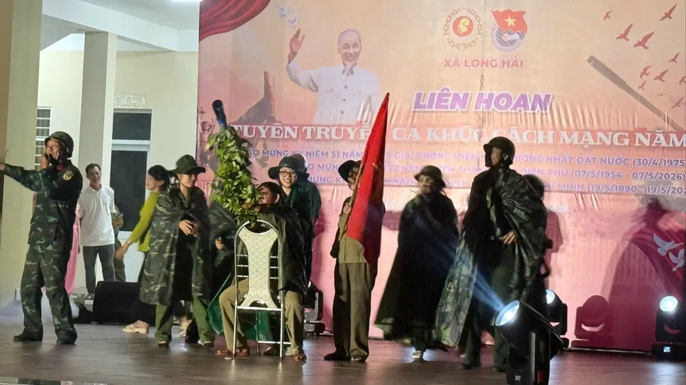 11 đội tham gia Liên hoan tuyên truyền ca khúc cách mạng tại xã Long Hải