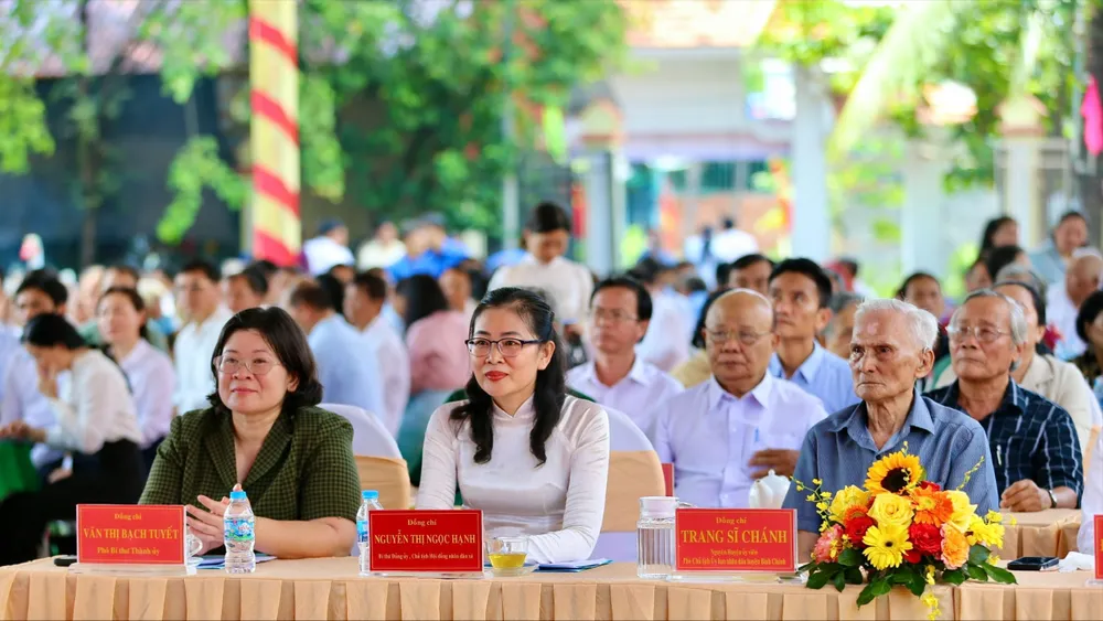 Đồng chí Văn Thị Bạch Tuyết, Phó Bí thư Thành ủy TPHCM dự Lễ giỗ lần thứ 78 tưởng niệm hơn 200 đồng bào, chiến sĩ hy sinh tại Rạch Già (1948-2026). ẢNH DŨNG PHƯƠNG.