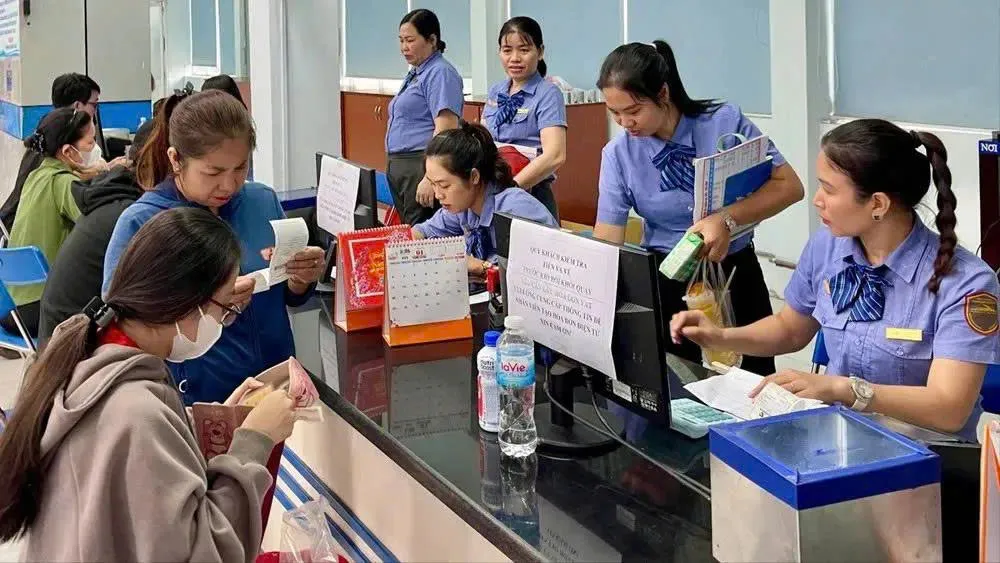 Từ ngày 15-5, hành khách được đổi vé tàu trực tuyến