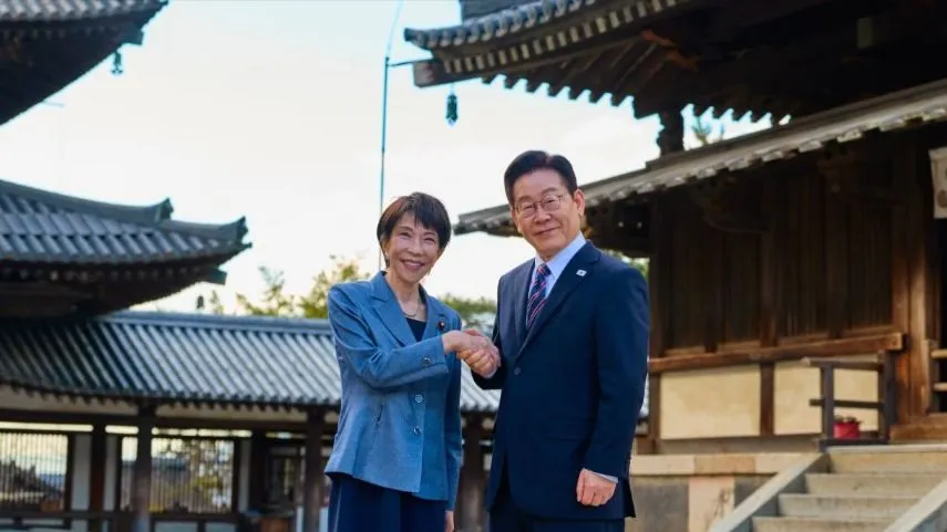 Thủ tướng Nhật Bản Sanae Takaichi và Tổng thống Hàn Quốc Lee Jae Myung trong chuyến thăm tỉnh Nara, Nhật Bản. Ảnh: News1