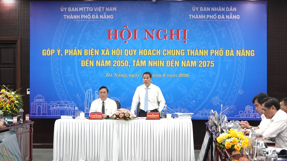 Chủ trì hội nghị. Ảnh: XUÂN QUỲNH