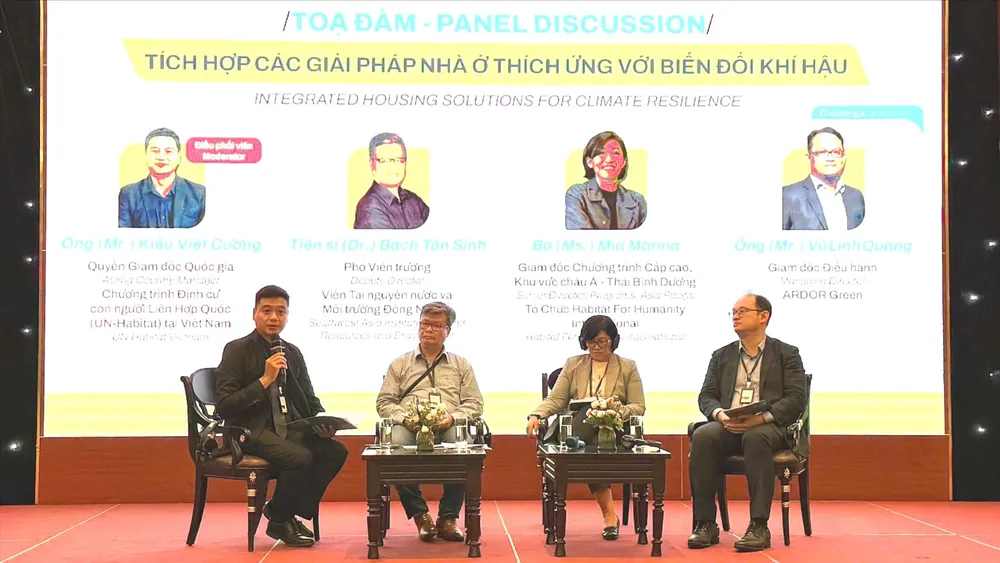 Các đại biểu, chuyên gia trao đổi tại hội thảo