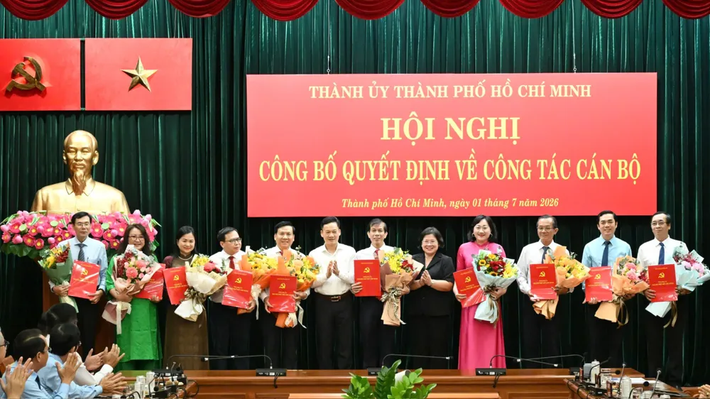 TPHCM trao quyết định nhân sự Báo Sài Gòn Giải Phóng, Báo điện tử Tuổi trẻ, Đài Phát thanh và Truyền hình TPHCM