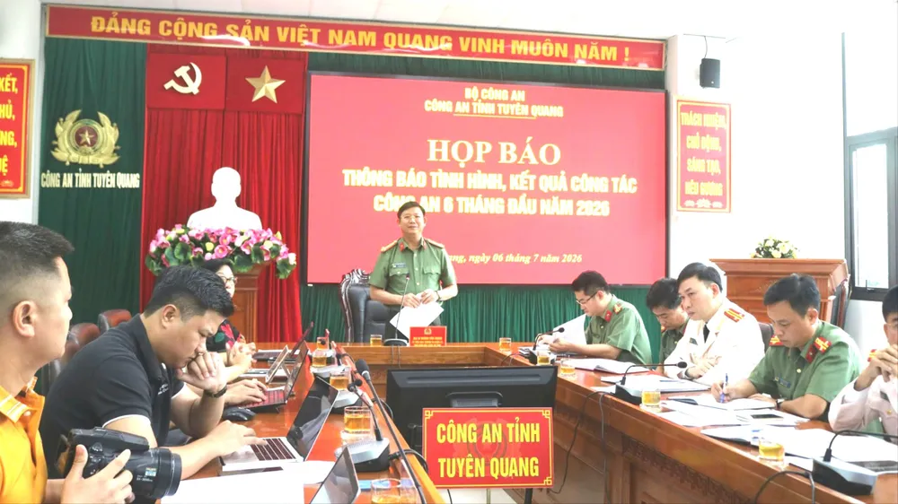 Quang cảnh buổi họp báo. Ảnh: MÙA XUÂN