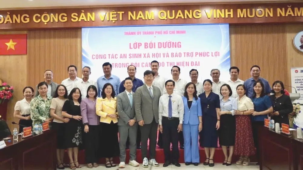 Các học viên tham gia bồi dưỡng chuyên đề “Công tác an sinh xã hội và bảo trợ phúc lợi trong bối cảnh đô thị hiện đại”