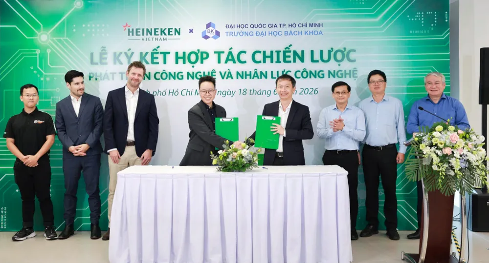Công nghệ và Kỹ thuật số Cấp cao Heineken Việt Nam Trường ĐH Bach khoa kỳ kết hợp tác.jpg