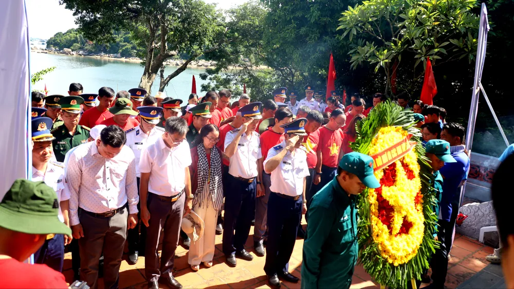 Dâng hương.JPG