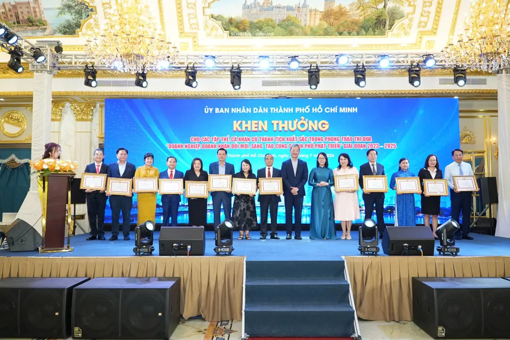 trao bangkhen.jpg