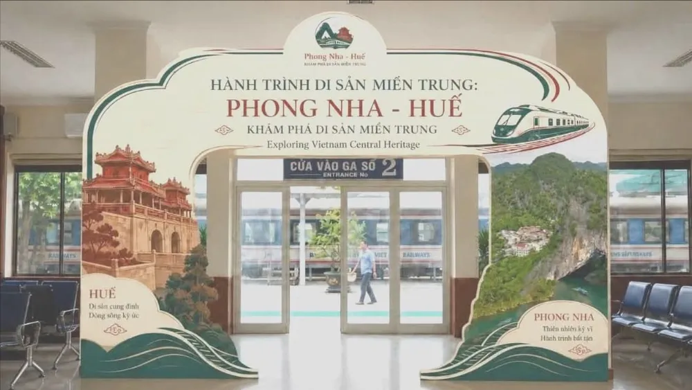 Giới thiệu đôi tàu du lịch kết nối cố đô Huế và Phong Nha (Quảng Trị). Ảnh: ĐSVN.