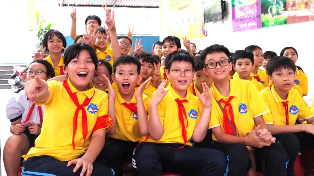 Học sinh Trường Tiểu học Trần Khánh Dư (phường Tân Định, TPHCM) hào hứng tham gia hoạt động ngoài chương trình 