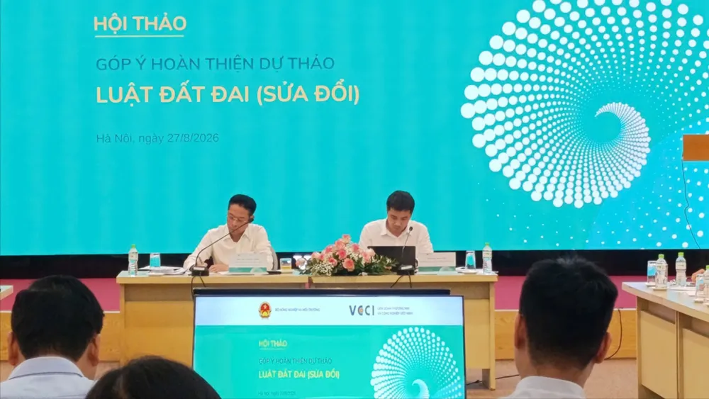 Hội thảo “Góp ý hoàn thiện dự thảo Luật Đất đai (sửa đổi)” do VCCI tổ chức sáng 27-8 là hội thảo đầu tiên lấy ý kiến về dự thảo sửa đổi Luật Đất đai 2024. Ảnh: LƯU THỦY