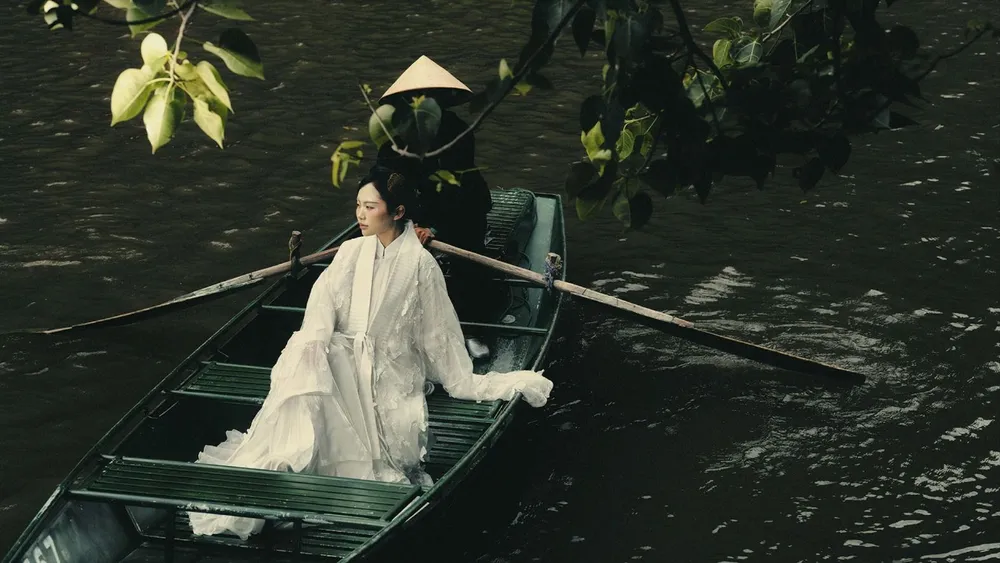 Ca sĩ Phương Mỹ Chi trong album Dân chơi dân ca. Ảnh: NVCC