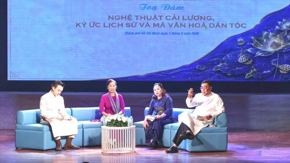 Chương trình Lý luận, phê bình văn học, nghệ thuật TPHCM với chủ đề “Nghệ thuật Cải lương - Ký ức lịch sử và Mã văn hóa dân tộc”. ẢNH: HOÀNG TRIỀU