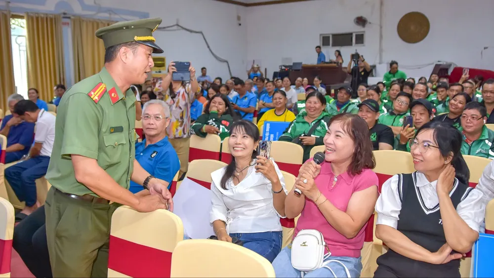 Buổi tuyên truyền về xây dựng mô hình “Nhà trọ không tội phạm, không ma túy” do LĐLĐ TPHCM tổ chức dành cho chủ nhà trọ. Ảnh: HỒNG ĐÀO