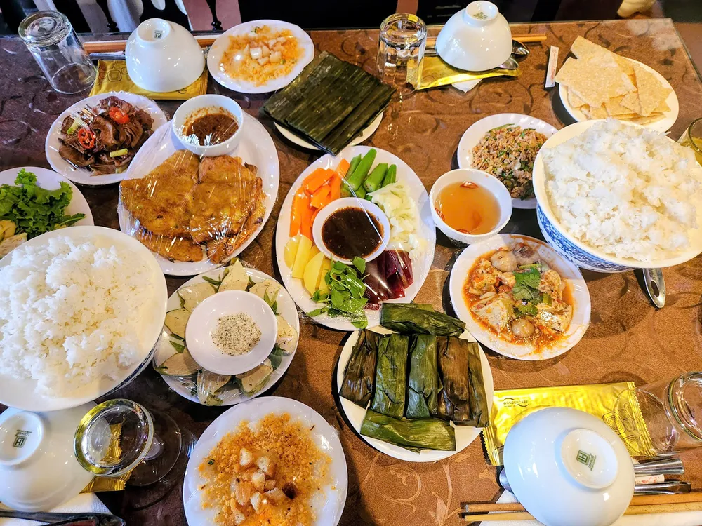 Bữa cơm chay thanh đạm, tròn vị ở xứ Huế . Ảnh: VĂN TUẤN