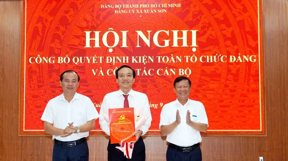 xuan son - chi bo 2.jpg