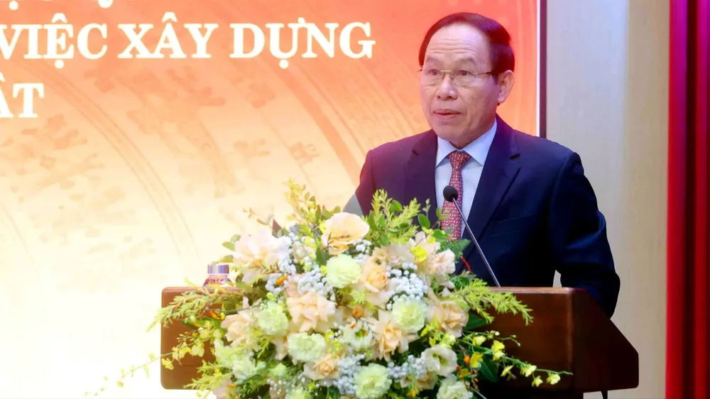 LÊ TIẾN CHÂU - size lớn.jpeg