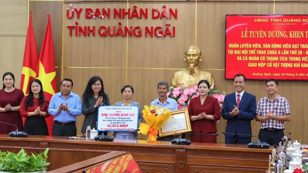 Quảng Ngãi khen thưởng vận động viên có thành tích xuất sắc tại ASIAD 20 và người giao nộp cổ vật