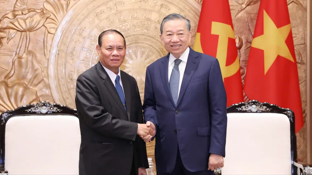 Tổng Bí thư, Chủ tịch nước Tô Lâm tiếp đồng chí Vilay Lakhamphong, Thường trực Ban Bí thư Trung ương Đảng Nhân dân Cách mạng Lào, chiều 15-10-2026. Ảnh: QUANG PHÚC