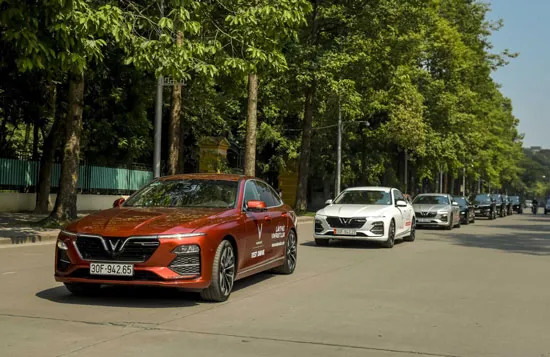 VinFast tặng quà cho khách mua xe từ năm ngoái