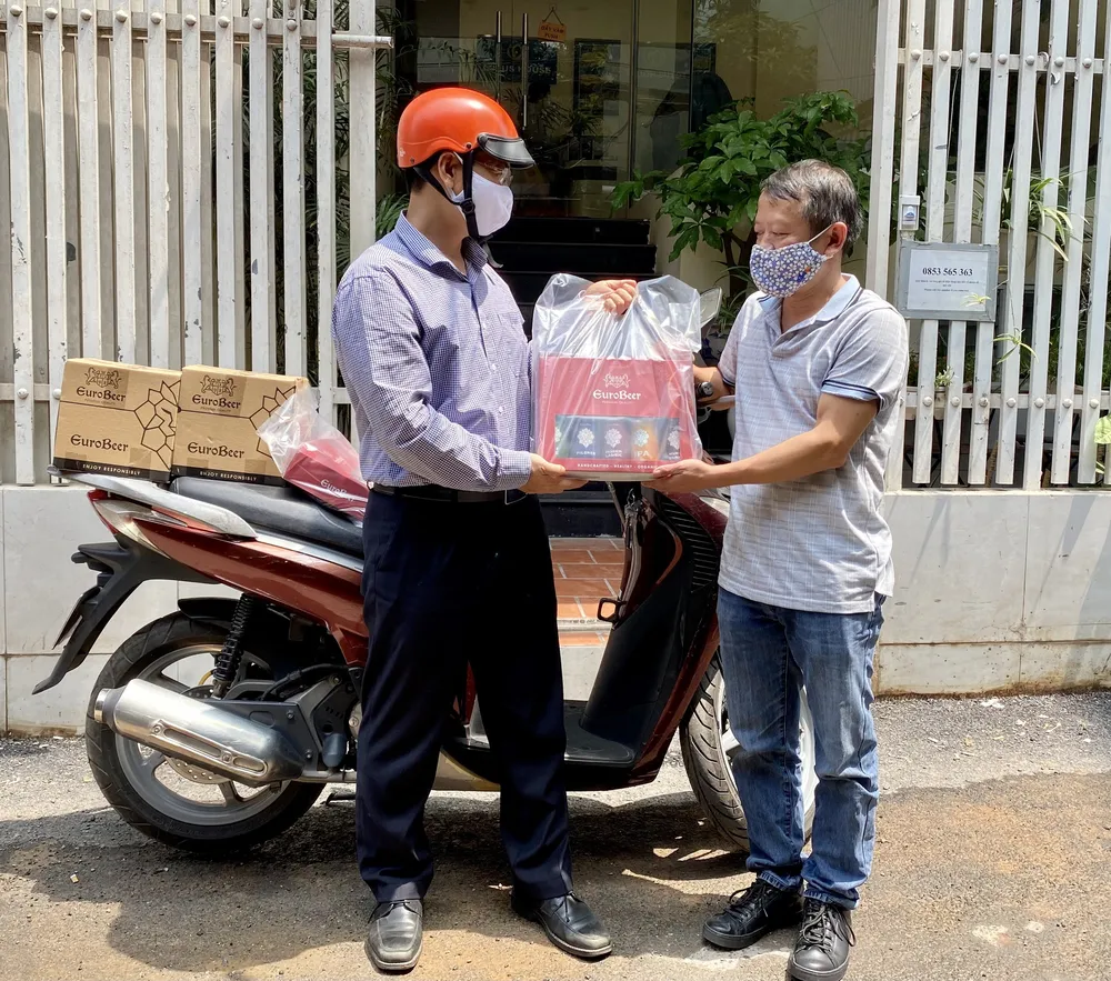 Công ty du lịch chuyển sang bán bia ảnh 1