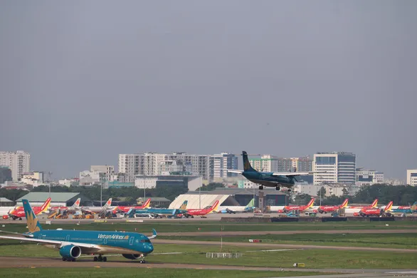 Có nên 'thả nổi' giá vé máy bay để các hãng tự quyết định? ảnh 1