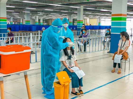 Người lao động được hỗ trợ đến 3 triệu đồng nếu phải cách ly hoặc nhiễm Covid-19 ảnh 1