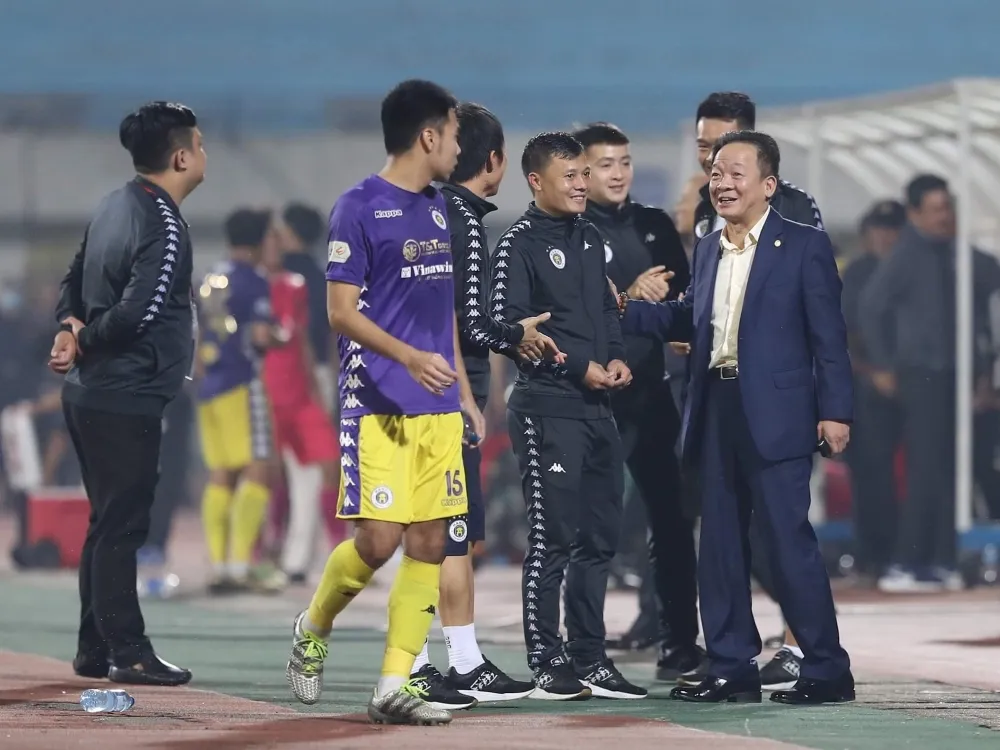 Ai đang sở hữu các đội bóng ở Việt Nam? ảnh 1