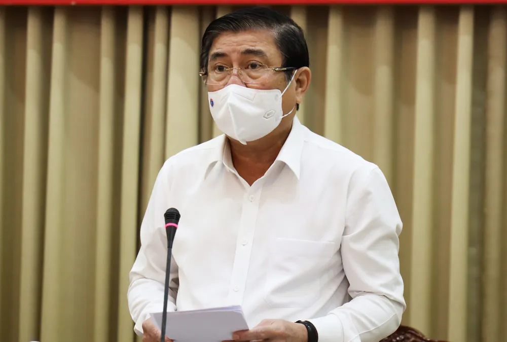 Chủ tịch UBND TPHCM: Ca bệnh đã xuất hiện ở 50% quận huyện, tòa nhà văn phòng, KCN có nguy cơ cao ảnh 1