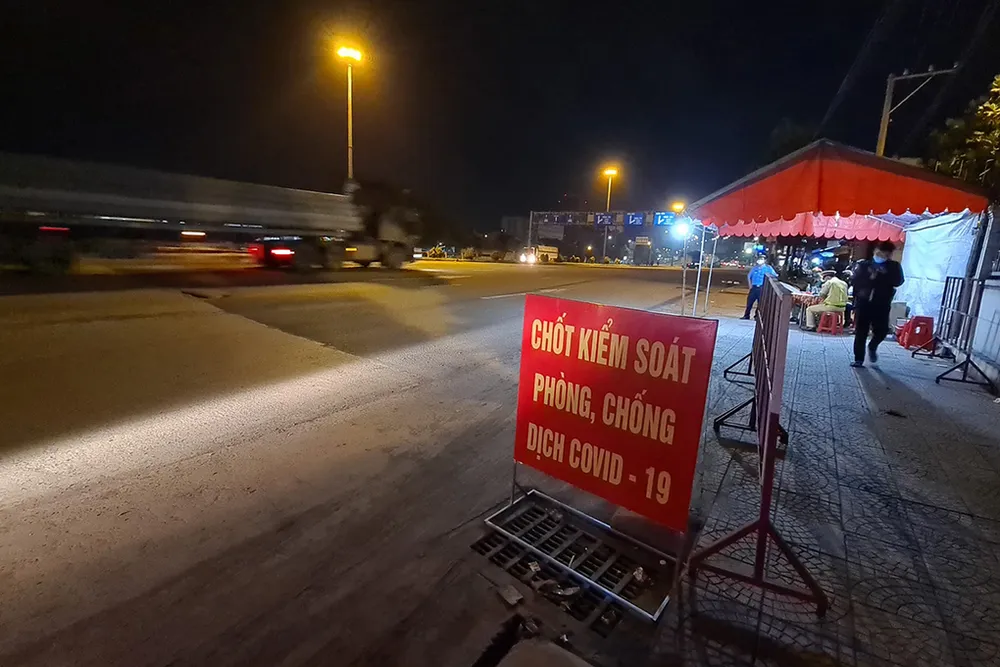 Chống dịch quyết liệt, Đồng Nai đang gây khó cho TPHCM ảnh 1