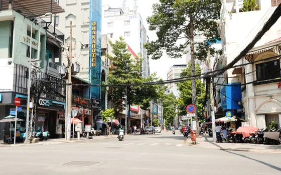 Sống ở phố tài chính ảnh 1