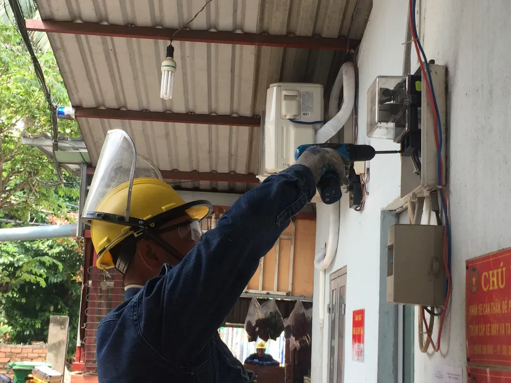 Điện 'nhảy bậc' đẩy hóa đơn tăng vọt ảnh 1