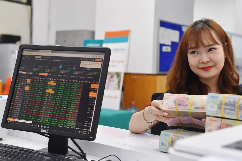 Vay nợ 110.000 tỷ đánh chứng khoán, cảnh báo trên đỉnh kỷ lục ảnh 1