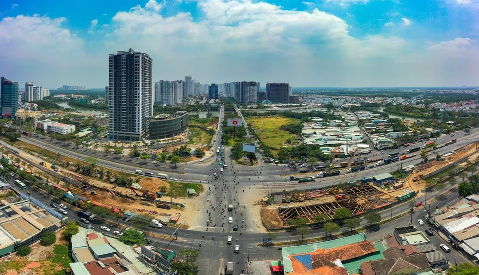 Sở Xây dựng TPHCM đề nghị có các biện pháp xử lý kịp thời đề bình ổn thị trường bất động sản, không xảy ra tình trạng sốt giá và bong bóng bất động sản. Ảnh: Chí Hùng.