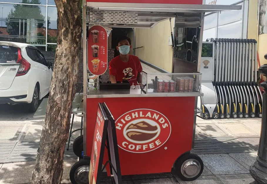 Đại gia chen chân đi bán cà phê, nhiều ông lớn chọn đẩy xe ra vỉa hè tìm khách ảnh 3