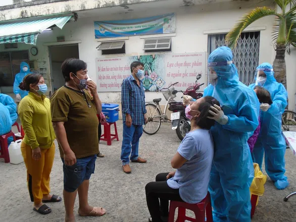 Chủ tịch UBND TPHCM: Nghiên cứu cho tiểu thương chợ truyền thống bán luân phiên ảnh 1